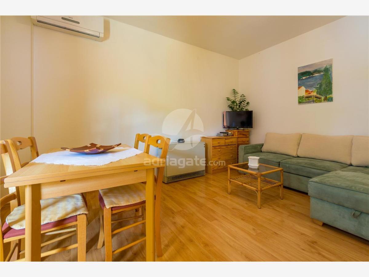 Apartment Dora *