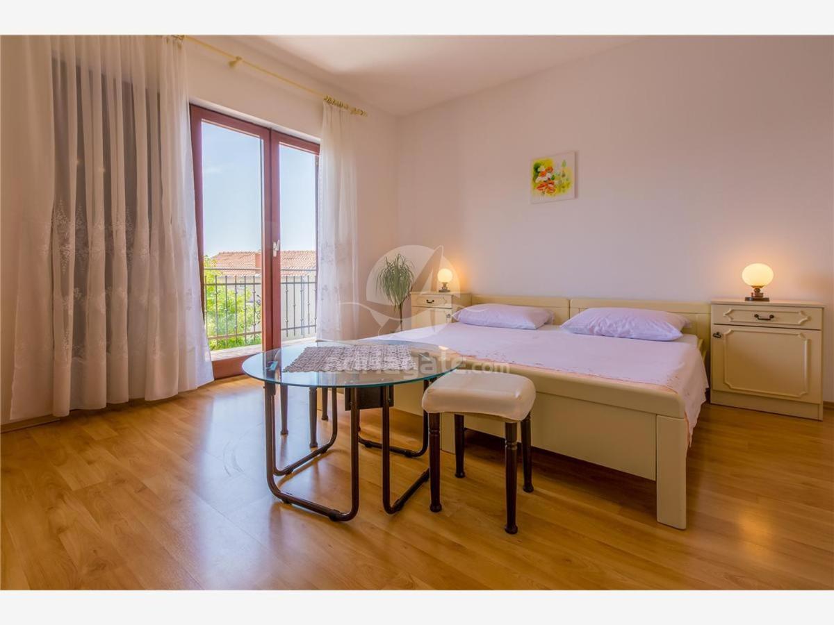 Dora Apartment