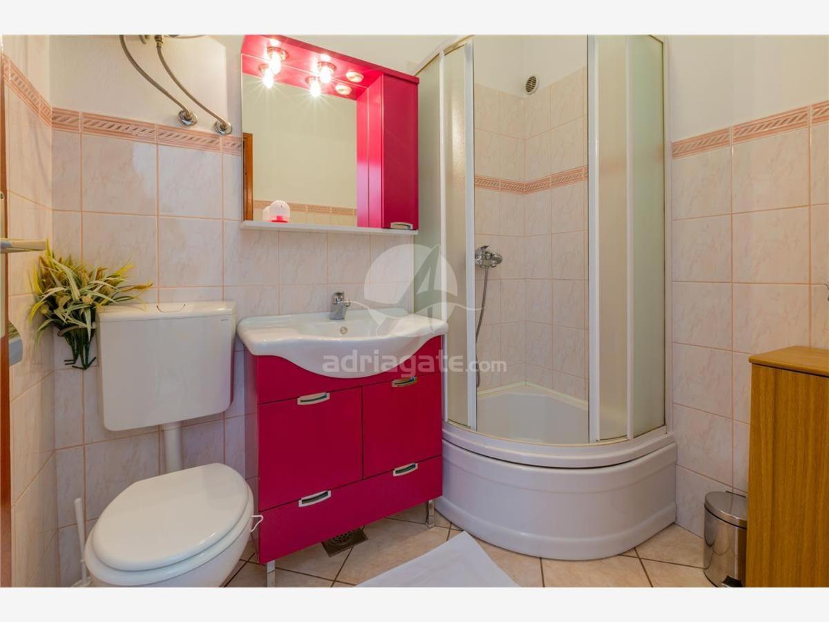 Apartment Dora *